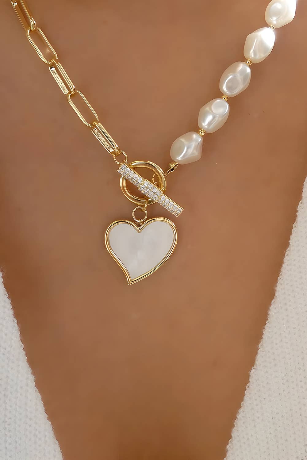 Heart Pendant Pearl Chain Necklace: Gold